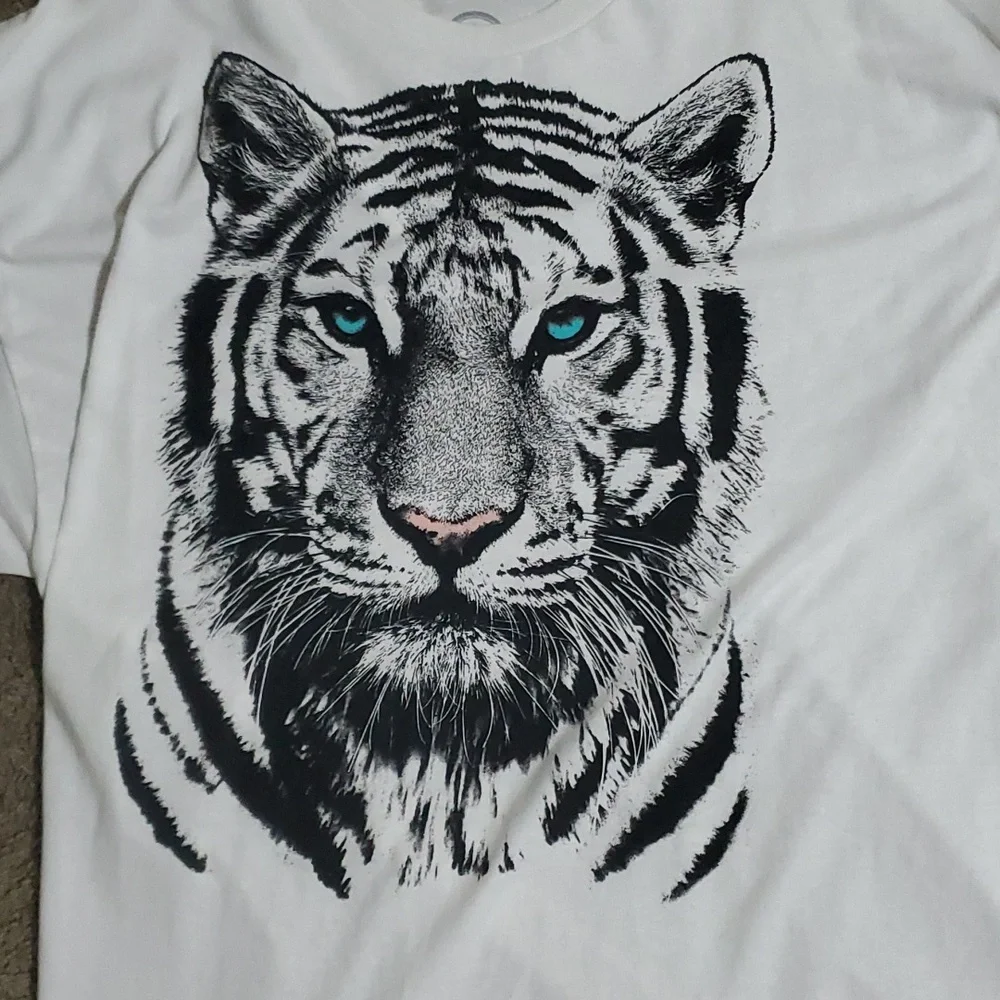 Tiger Graphic t shirt - Picture 2 of 3